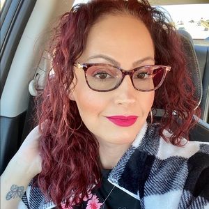 Meet your Posher, Crystal